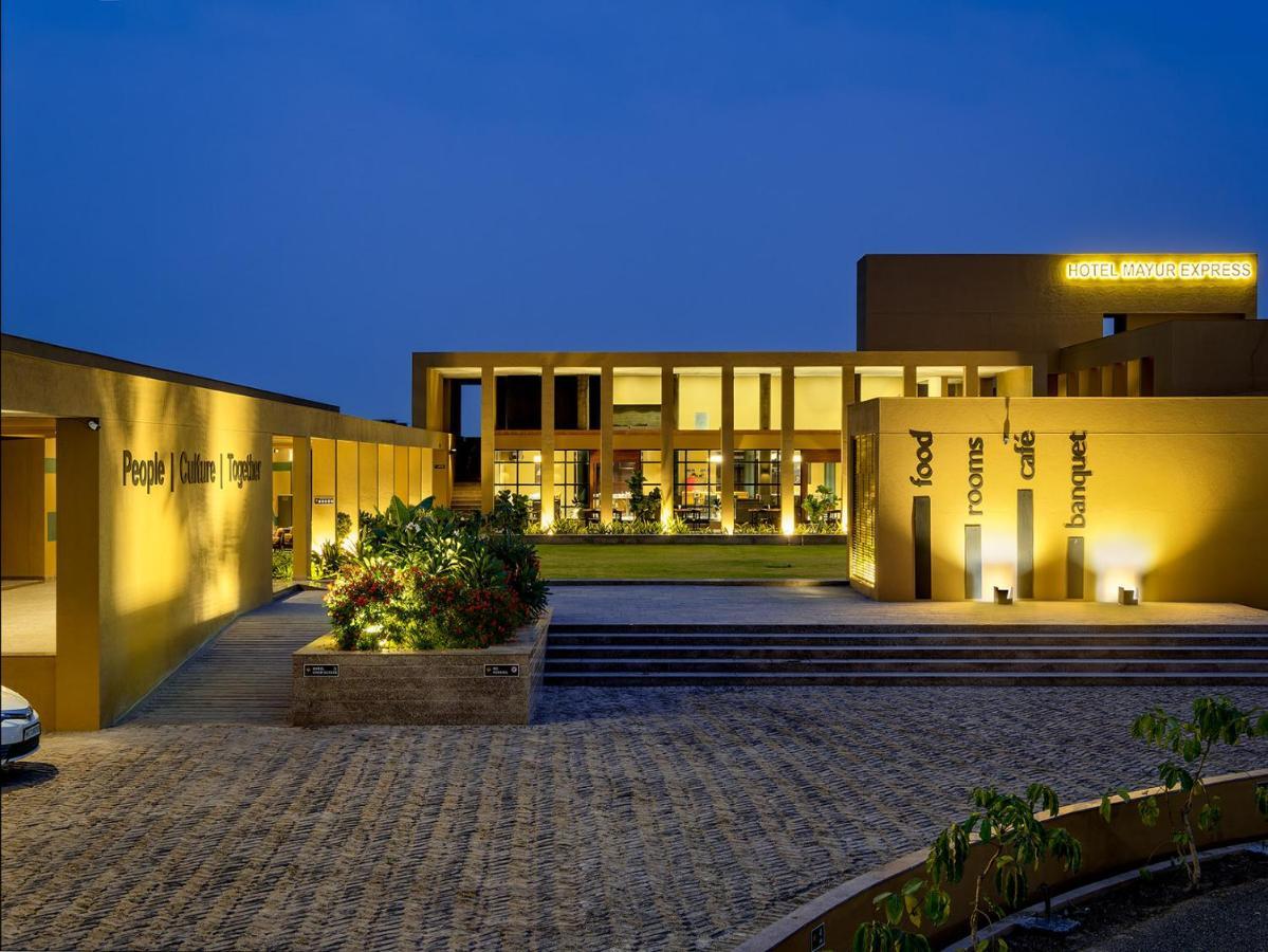 Hotel Mayur Express Sangamner Exteriér fotografie