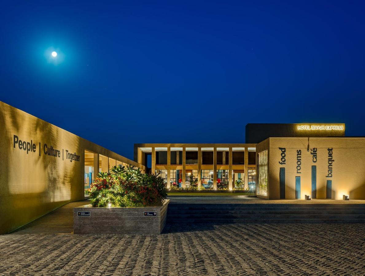 Hotel Mayur Express Sangamner Exteriér fotografie